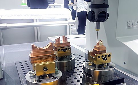 對于金屬環(huán)境的應(yīng)用，我們該怎么設(shè)計(jì)電子標(biāo)簽和讀寫器天線